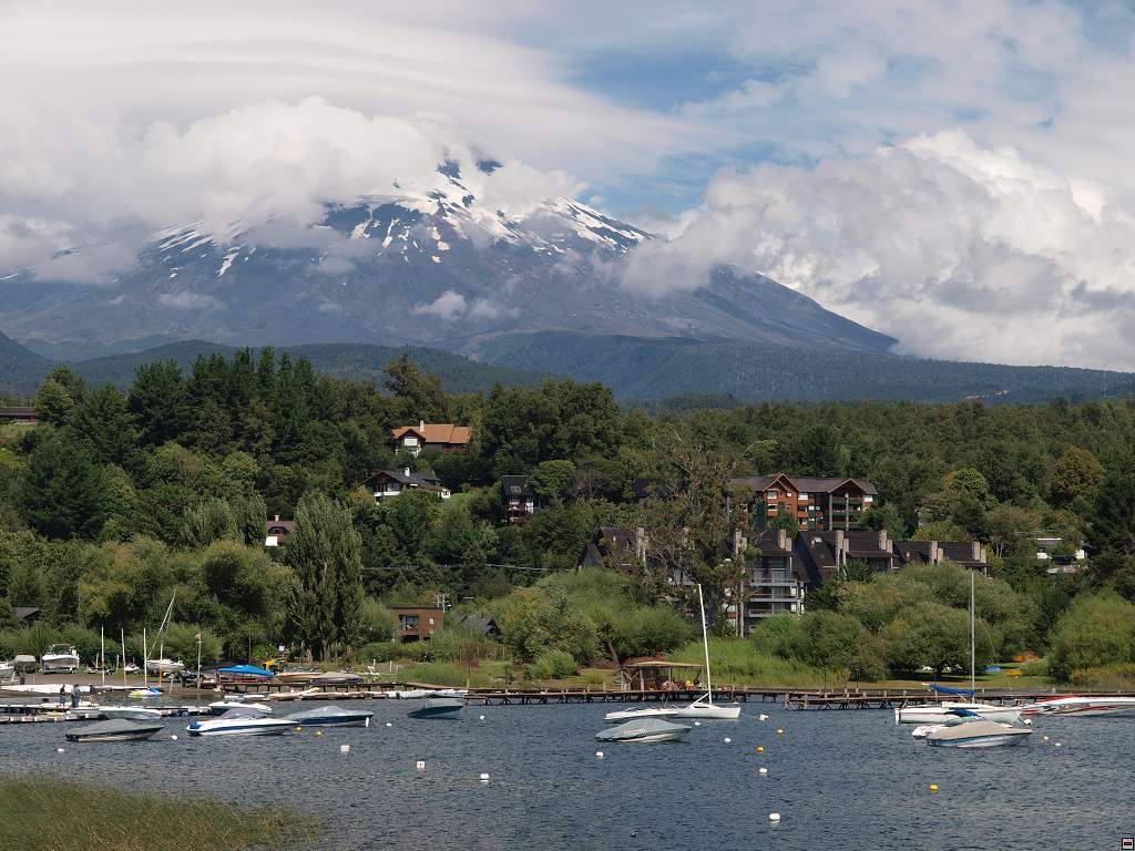 Pucon - sopka Villarrica 2840 mnm.jpg